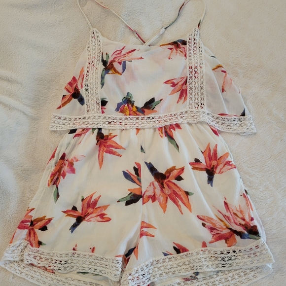 Abercrombie & Fitch Pants - Abercrombie & Fitch Floral Crochet Lace Spaghetti Strap Mini Bib Romper *sz S*